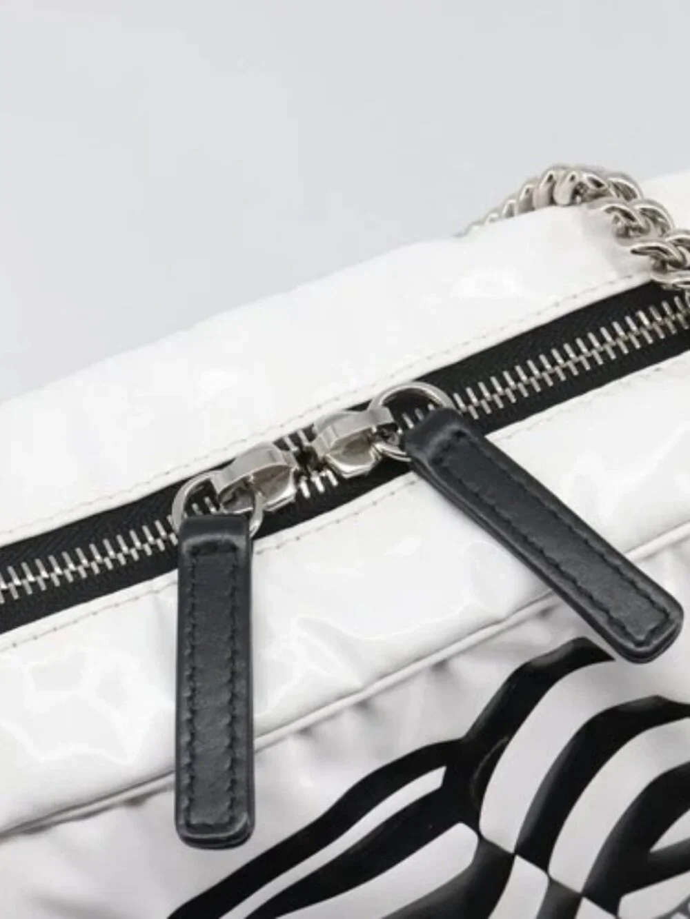 CHANEL La Pausa Chain Bag Patent leather White Silver CC Auth BA13516SAM